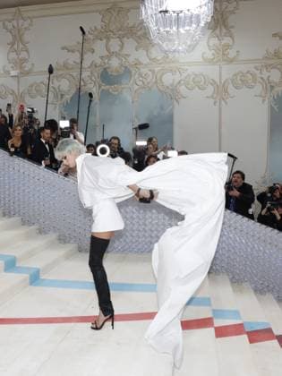 Cara Delevingne arrives on the red carpet for The Met Gala at The Metropolitan Museum of Art celebrating the opening of Karl Lagerfeld: A Line of Beauty in New York City on Monday, May 1, 2023.  NYP2023050140017 JOHNxANGELILLO