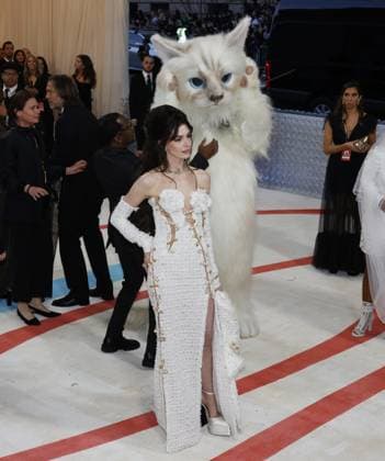 Anne Hathaway and Jared Leto arrive on the red carpet for The Met Gala at The Metropolitan Museum of Art celebrating the opening of Karl Lagerfeld: A Line of Beauty in New York City on Monday, May 1, 2023.  NYP2023050140025 JOHNxANGELILLO
