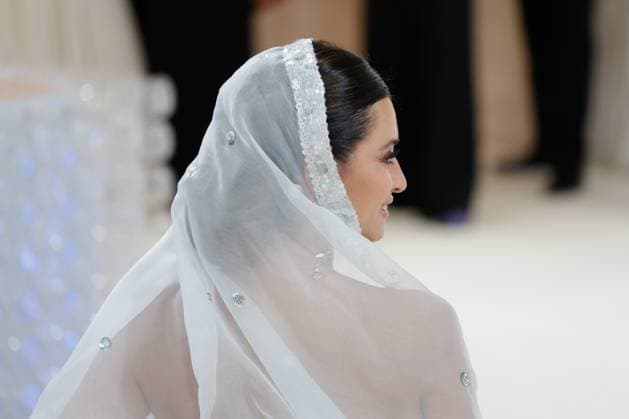 Penelope Cruz arrives on the red carpet for The Met Gala at The Metropolitan Museum of Art celebrating the opening of Karl Lagerfeld: A Line of Beauty in New York City on Monday, May 1, 2023.  NYP202305013159 JOHNxANGELILLO