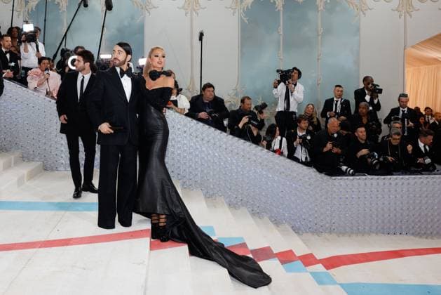 Marc Jacobs and Paris Hilton arrive on the red carpet for The Met Gala at The Metropolitan Museum of Art celebrating the opening of Karl Lagerfeld: A Line of Beauty in New York City on Monday, May 1, 2023.  NYP202305012533 JOHNxANGELILLO