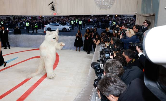 Jared Leto, (dressed as Karl Lagerfeld s cat, Choupette) arrives on the red carpet for The Met Gala at The Metropolitan Museum of Art celebrating the opening of Karl Lagerfeld: A Line of Beauty in New York City on Monday, May 1, 2023.  NYP202305011796 JOHNxANGELILLO
