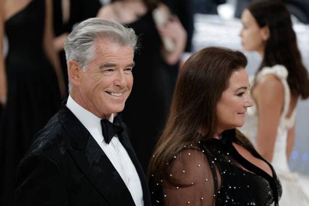 Pierce Brosnan and Keely Shaye Smith arrive on the red carpet for The Met Gala at The Metropolitan Museum of Art celebrating the opening of Karl Lagerfeld: A Line of Beauty in New York City on Monday, May 1, 2023.  NYP202305013628 JOHNxANGELILLO