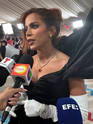 Brazilian singer Anitta speaks to the media during the Met Gala 2023, in New York, USA, 01 May 2023. Met Gala in New York !ACHTUNG: NUR REDAKTIONELLE NUTZUNG!  Copyright: xOctavioxGuzmánx AME6119 20230502-4433eed830736ee9499ebeb59fa2192be620f36f
