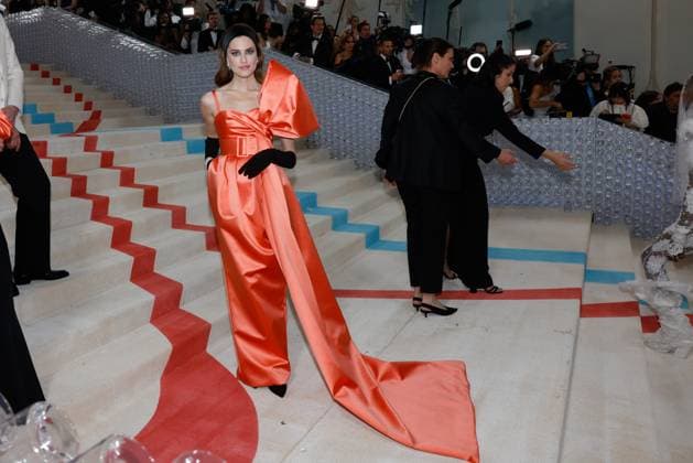 Allison Williams arrives on the red carpet for The Met Gala at The Metropolitan Museum of Art celebrating the opening of Karl Lagerfeld: A Line of Beauty in New York City on Monday, May 1, 2023.  NYP202305015034 JOHNxANGELILLO