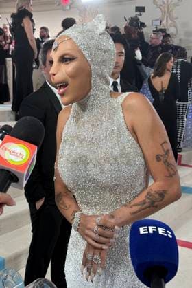 US rapper Doja Cat speaks to the media during the Met Gala 2023, in New York, USA, 01 May 2023. Met Gala in New York !ACHTUNG: NUR REDAKTIONELLE NUTZUNG!  Copyright: xOctavioxGuzmánx AME6124 20230502-3b8d5cb5e955761e2986f59a808279847bb99411