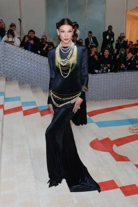 Karlie Kloss arrives on the red carpet for The Met Gala at The Metropolitan Museum of Art celebrating the opening of Karl Lagerfeld: A Line of Beauty in New York City on Monday, May 1, 2023.  NYP202305011158 JOHNxANGELILLO