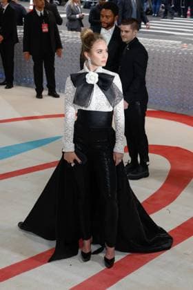 Emily Blunt and Michael Kors arrives on the red carpet for The Met Gala at The Metropolitan Museum of Art celebrating the opening of Karl Lagerfeld: A Line of Beauty in New York City on Monday, May 1, 2023.  NYP202305014001 JOHNxANGELILLO