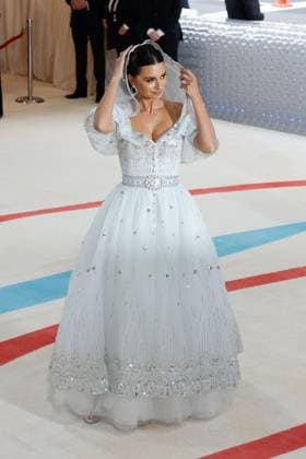 PenÃ lope Cruz arrives on the red carpet for The Met Gala at The Metropolitan Museum of Art celebrating the opening of Karl Lagerfeld: A Line of Beauty in New York City on Monday, May 1, 2023.  NYP2023050190037 JOHNxANGELILLO