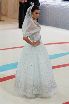 Penelope Cruz, wearing Chanel Couture at arrivals for Karl Lagerfeld: A Line of Beauty - The Costume Institute Met Gala - Part 1, The Metropolitan Museum of Art, New York, NY May 1, 2023. Photo By: Kristin Callahan Everett Collection at arrivals for Karl Lagerfeld: A Line of Beauty - The Costume Institute Met Gala - Part 1, The Metropolitan Museum of Art, New York, NY May 1, 2023. Photo By: Kristin Callahan Everett Collection PUBLICATIONXNOTxINxCANxCHNxFRAxITAxJPNxNORxPOLxRUSxESPxUKxUSA