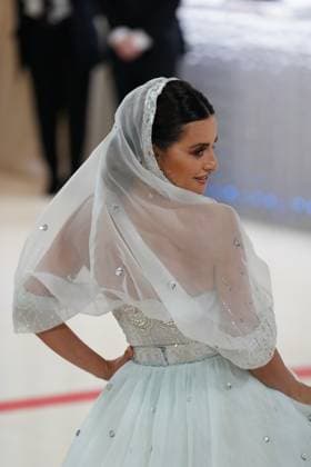 Penelope Cruz, wearing Chanel Couture at arrivals for Karl Lagerfeld: A Line of Beauty - The Costume Institute Met Gala - Part 1, The Metropolitan Museum of Art, New York, NY May 1, 2023. Photo By: Kristin Callahan Everett Collection at arrivals for Karl Lagerfeld: A Line of Beauty - The Costume Institute Met Gala - Part 1, The Metropolitan Museum of Art, New York, NY May 1, 2023. Photo By: Kristin Callahan Everett Collection PUBLICATIONXNOTxINxCANxCHNxFRAxITAxJPNxNORxPOLxRUSxESPxUKxUSA