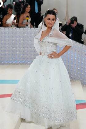 Penelope Cruz, wearing Chanel Couture at arrivals for Karl Lagerfeld: A Line of Beauty - The Costume Institute Met Gala - Part 1, The Metropolitan Museum of Art, New York, NY May 1, 2023. Photo By: Kristin Callahan Everett Collection at arrivals for Karl Lagerfeld: A Line of Beauty - The Costume Institute Met Gala - Part 1, The Metropolitan Museum of Art, New York, NY May 1, 2023. Photo By: Kristin Callahan Everett Collection PUBLICATIONXNOTxINxCANxCHNxFRAxITAxJPNxNORxPOLxRUSxESPxUKxUSA