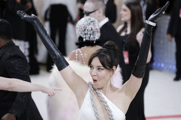 Aubrey Plaza arrives on the red carpet for The Met Gala at The Metropolitan Museum of Art celebrating the opening of Karl Lagerfeld: A Line of Beauty in New York City on Monday, May 1, 2023.  NYP20230501105 JOHNxANGELILLO