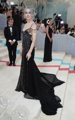 Phoebe Bridgers, wearing Tory Burch at arrivals for Karl Lagerfeld: A Line of Beauty - The Costume Institute Met Gala - Part 1, The Metropolitan Museum of Art, New York, NY May 1, 2023. Photo By: Kristin Callahan Everett Collection at arrivals for Karl Lagerfeld: A Line of Beauty - The Costume Institute Met Gala - Part 1, The Metropolitan Museum of Art, New York, NY May 1, 2023. Photo By: Kristin Callahan Everett Collection PUBLICATIONXNOTxINxCANxCHNxFRAxITAxJPNxNORxPOLxRUSxESPxUKxUSA