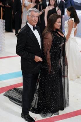 Pierce Brosnan, Keely Shaye Smith at arrivals for Karl Lagerfeld: A Line of Beauty - The Costume Institute Met Gala - Part 2, The Metropolitan Museum of Art, New York, NY May 1, 2023. Photo By: Kristin Callahan Everett Collection at arrivals for Karl Lagerfeld: A Line of Beauty - The Costume Institute Met Gala - Part 2, The Metropolitan Museum of Art, New York, NY May 1, 2023. Photo By: Kristin Callahan Everett Collection PUBLICATIONXNOTxINxCANxCHNxFRAxITAxJPNxNORxPOLxRUSxESPxUKxUSA