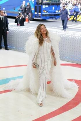 Gisele Bundchen at arrivals for Karl Lagerfeld: A Line of Beauty - The Costume Institute Met Gala - Part 2, The Metropolitan Museum of Art, New York, NY May 1, 2023. Photo By: Kristin Callahan Everett Collection at arrivals for Karl Lagerfeld: A Line of Beauty - The Costume Institute Met Gala - Part 2, The Metropolitan Museum of Art, New York, NY May 1, 2023. Photo By: Kristin Callahan Everett Collection PUBLICATIONXNOTxINxCANxCHNxFRAxITAxJPNxNORxPOLxRUSxESPxUKxUSA
