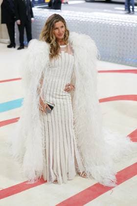 Gisele Bundchen at arrivals for Karl Lagerfeld: A Line of Beauty - The Costume Institute Met Gala - Part 2, The Metropolitan Museum of Art, New York, NY May 1, 2023. Photo By: Kristin Callahan Everett Collection at arrivals for Karl Lagerfeld: A Line of Beauty - The Costume Institute Met Gala - Part 2, The Metropolitan Museum of Art, New York, NY May 1, 2023. Photo By: Kristin Callahan Everett Collection PUBLICATIONXNOTxINxCANxCHNxFRAxITAxJPNxNORxPOLxRUSxESPxUKxUSA