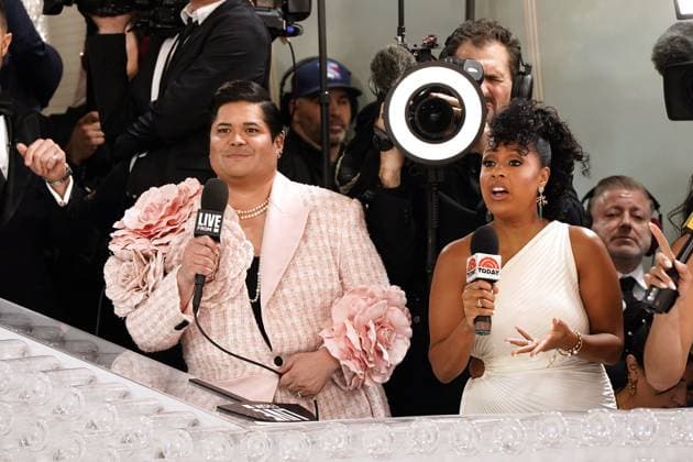 Entertainment Bilder des Tages Arrivals for the 2023 Met Gala - Karl Lagerfeld: A Line Of Beauty at the Metropolitan Museum of Art. Featuring: Harvey GuillÅ½n Where: New York, New York, United States When: 01 May 2023 Credit: Jennifer Graylock INSTARimages **Jennifer Graylock-Graylock.com** Copyright: xJenniferxGraylock-Graylock.comx 52672092 EDITORIAL USE ONLY. NOT FOR USE BY NEWSPAPERS BASED IN THE UK.