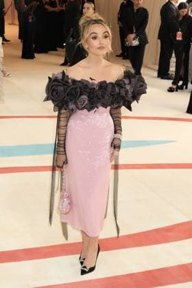 Arrivals for the 2023 Met Gala - Karl Lagerfeld: A Line Of Beauty at the Metropolitan Museum of Art. Featuring: Chloe Fineman Where: New York, New York, United States When: 01 May 2023 Credit: Jennifer Graylock INSTARimages **Jennifer Graylock-Graylock.com** Copyright: xJenniferxGraylock-Graylock.comx 52672102 EDITORIAL USE ONLY. NOT FOR USE BY NEWSPAPERS BASED IN THE UK.