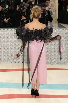 Arrivals for the 2023 Met Gala - Karl Lagerfeld: A Line Of Beauty at the Metropolitan Museum of Art. Featuring: Chloe Fineman Where: New York, New York, United States When: 01 May 2023 Credit: Jennifer Graylock INSTARimages **Jennifer Graylock-Graylock.com** Copyright: xJenniferxGraylock-Graylock.comx 52672106 EDITORIAL USE ONLY. NOT FOR USE BY NEWSPAPERS BASED IN THE UK.