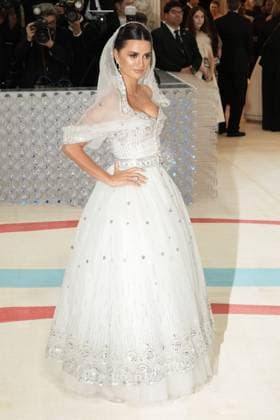 Arrivals for the 2023 Met Gala - Karl Lagerfeld: A Line Of Beauty at the Metropolitan Museum of Art. Featuring: Penelope Cruz Where: New York, New York, United States When: 01 May 2023 Credit: Jennifer Graylock INSTARimages **Jennifer Graylock-Graylock.com** Copyright: xJenniferxGraylock-Graylock.comx 52672117 EDITORIAL USE ONLY. NOT FOR USE BY NEWSPAPERS BASED IN THE UK.