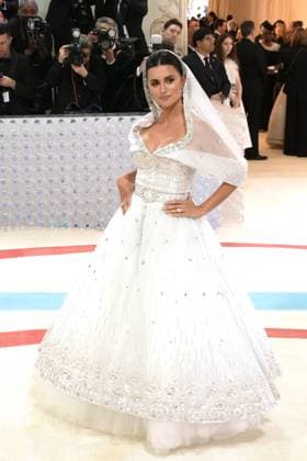 Arrivals for the 2023 Met Gala - Karl Lagerfeld: A Line Of Beauty at the Metropolitan Museum of Art. Featuring: Penelope Cruz Where: New York, New York, United States When: 01 May 2023 Credit: Jennifer Graylock INSTARimages **Jennifer Graylock-Graylock.com** Copyright: xJenniferxGraylock-Graylock.comx 52672118 EDITORIAL USE ONLY. NOT FOR USE BY NEWSPAPERS BASED IN THE UK.