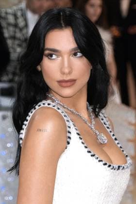 Arrivals for the 2023 Met Gala - Karl Lagerfeld: A Line Of Beauty at the Metropolitan Museum of Art. Featuring: Dua Lipa Where: New York, New York, United States When: 01 May 2023 Credit: Jennifer Graylock INSTARimages **Jennifer Graylock-Graylock.com** Copyright: xJenniferxGraylock-Graylock.comx 52672122 EDITORIAL USE ONLY. NOT FOR USE BY NEWSPAPERS BASED IN THE UK.
