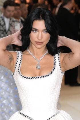 Arrivals for the 2023 Met Gala - Karl Lagerfeld: A Line Of Beauty at the Metropolitan Museum of Art. Featuring: Dua Lipa Where: New York, New York, United States When: 01 May 2023 Credit: Jennifer Graylock INSTARimages **Jennifer Graylock-Graylock.com** Copyright: xJenniferxGraylock-Graylock.comx 52672123 EDITORIAL USE ONLY. NOT FOR USE BY NEWSPAPERS BASED IN THE UK.