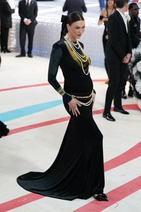 Karlie Kloss at arrivals for Karl Lagerfeld: A Line of Beauty - The Costume Institute Met Gala - Part 2, The Metropolitan Museum of Art, New York, NY May 1, 2023. Photo By: Kristin Callahan Everett Collection at arrivals for Karl Lagerfeld: A Line of Beauty - The Costume Institute Met Gala - Part 2, The Metropolitan Museum of Art, New York, NY May 1, 2023. Photo By: Kristin Callahan Everett Collection PUBLICATIONXNOTxINxCANxCHNxFRAxITAxJPNxNORxPOLxRUSxESPxUKxUSA