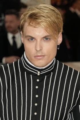 Arrivals for the 2023 Met Gala - Karl Lagerfeld: A Line Of Beauty at the Metropolitan Museum of Art. Featuring: Guest Where: New York, New York, United States When: 01 May 2023 Credit: Jennifer Graylock INSTARimages **Jennifer Graylock-Graylock.com** Copyright: xJenniferxGraylock-Graylock.comx 52672133 EDITORIAL USE ONLY. NOT FOR USE BY NEWSPAPERS BASED IN THE UK.