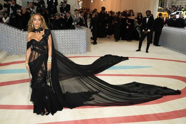 Arrivals for the 2023 Met Gala - Karl Lagerfeld: A Line Of Beauty at the Metropolitan Museum of Art. Featuring: Rita Ora Where: New York, New York, United States When: 01 May 2023 Credit: Jennifer Graylock INSTARimages **Jennifer Graylock-Graylock.com** Copyright: xJenniferxGraylock-Graylock.comx 52672149 EDITORIAL USE ONLY. NOT FOR USE BY NEWSPAPERS BASED IN THE UK.