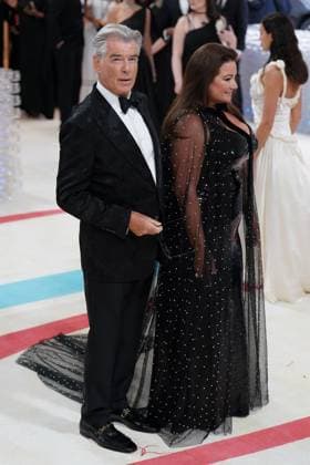 Pierce Brosnan, Keely Shaye Smith at arrivals for Karl Lagerfeld: A Line of Beauty - The Costume Institute Met Gala - Part 2, The Metropolitan Museum of Art, New York, NY May 1, 2023. Photo By: Kristin Callahan Everett Collection at arrivals for Karl Lagerfeld: A Line of Beauty - The Costume Institute Met Gala - Part 2, The Metropolitan Museum of Art, New York, NY May 1, 2023. Photo By: Kristin Callahan Everett Collection PUBLICATIONXNOTxINxCANxCHNxFRAxITAxJPNxNORxPOLxRUSxESPxUKxUSA