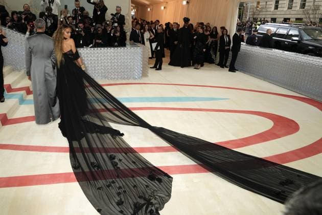 Arrivals for the 2023 Met Gala - Karl Lagerfeld: A Line Of Beauty at the Metropolitan Museum of Art. Featuring: Taika Waititi, Rita Ora Where: New York, New York, United States When: 01 May 2023 Credit: Jennifer Graylock INSTARimages **Jennifer Graylock-Graylock.com** Copyright: xJenniferxGraylock-Graylock.comx 52672152 EDITORIAL USE ONLY. NOT FOR USE BY NEWSPAPERS BASED IN THE UK.