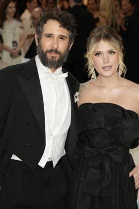 Arrivals for the 2023 Met Gala - Karl Lagerfeld: A Line Of Beauty at the Metropolitan Museum of Art. Featuring: Josh Groban, Natalie McQueen Where: New York, New York, United States When: 01 May 2023 Credit: Jennifer Graylock INSTARimages **Jennifer Graylock-Graylock.com** Copyright: xJenniferxGraylock-Graylock.comx 52672162 EDITORIAL USE ONLY. NOT FOR USE BY NEWSPAPERS BASED IN THE UK.