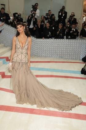 Arrivals for the 2023 Met Gala - Karl Lagerfeld: A Line Of Beauty at the Metropolitan Museum of Art. Featuring: Emily Ratajkowski Where: New York, New York, United States When: 01 May 2023 Credit: Jennifer Graylock INSTARimages **Jennifer Graylock-Graylock.com** Copyright: xJenniferxGraylock-Graylock.comx 52672172 EDITORIAL USE ONLY. NOT FOR USE BY NEWSPAPERS BASED IN THE UK.