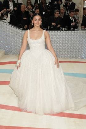 Arrivals for the 2023 Met Gala - Karl Lagerfeld: A Line Of Beauty at the Metropolitan Museum of Art. Featuring: Alia Bhatt Where: New York, New York, United States When: 01 May 2023 Credit: Jennifer Graylock INSTARimages **Jennifer Graylock-Graylock.com** Copyright: xJenniferxGraylock-Graylock.comx 52672181 EDITORIAL USE ONLY. NOT FOR USE BY NEWSPAPERS BASED IN THE UK.
