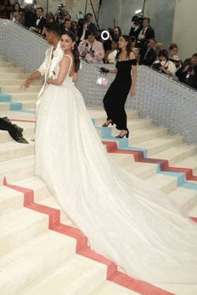 Arrivals for the 2023 Met Gala - Karl Lagerfeld: A Line Of Beauty at the Metropolitan Museum of Art. Featuring: Alia Bhatt Where: New York, New York, United States When: 01 May 2023 Credit: Jennifer Graylock INSTARimages **Jennifer Graylock-Graylock.com** Copyright: xJenniferxGraylock-Graylock.comx 52672186 EDITORIAL USE ONLY. NOT FOR USE BY NEWSPAPERS BASED IN THE UK.