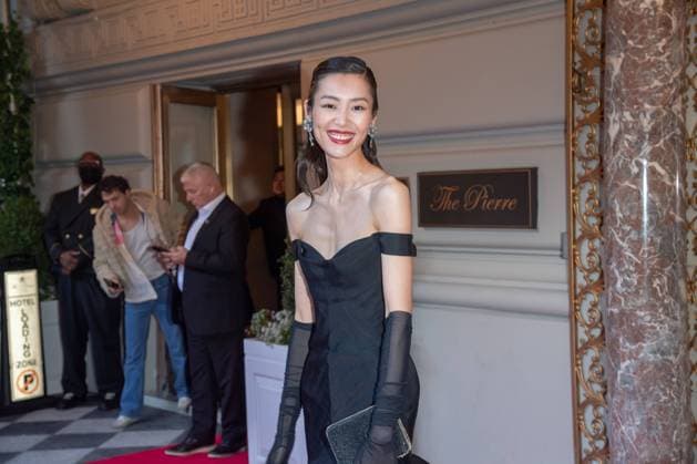 The Pierre Hotel: 2023 Met Gala Departures (NEW) The Pierre Hotel: 2023 Met Gala Departures. May 01, 2023, New York, New York, USA: Liu Wen wearing Tory Burch departs The Pierre Hotel for 2023 Met Gala on May 01, 2023 in New York City. Credit: M10s TheNews2 The Pierre Hotel: 2023 Met Gala Departures  Copyright: xM10sx