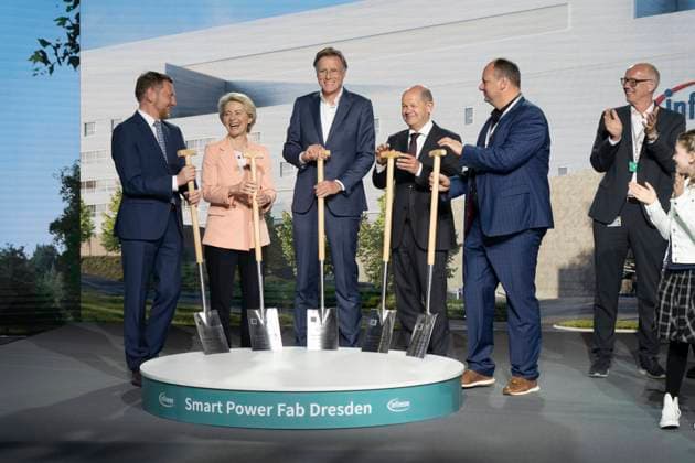 Bilder des Jahres 2023, News 05 Mai News Themen der Woche KW18 News Bilder des Tages Spatenstich für die Infineon Smart Power Fab in Dresden mit Michael Kretschmer, Ministerpräsident Sachsen , Ursula von der Leyen, Präsidentin Europäische Kommission, Jochen Hanebeck, CEO Infineon, Olaf Scholz, Bundeskanzler und Dirk Hilbert, Oberbürgermeister Dresden (von links);Spatenstich für die Infineon Smart Power Fab in Dresden mit Michael Kretschmer, Ministerpräsident Sachsen , Ursula von der Leyen, Präsidentin Europäische Kommission, Jochen Hanebeck, CEO Infineon, Olaf Scholz, Bundeskanzler und Dirk Hilbert, Oberb, Dresden Sachsen Deutschland Infineon Technologies AG - Stand *** Groundbreaking ceremony for the Infineon Smart Power Fab in Dresden with Michael Kretschmer, Prime Minister of Saxony , Ursula von der Leye
