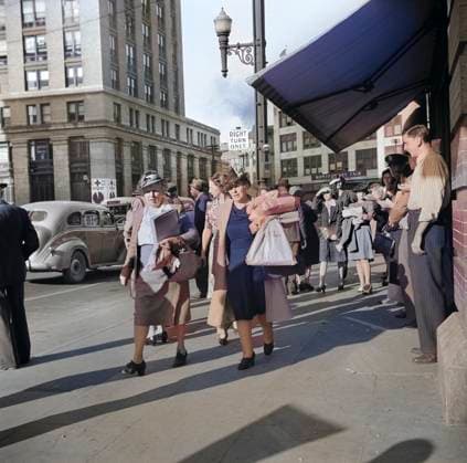 Shoppers, Montgomery, Alabama, USA, John Vachon, U.S. Office of War Information, March 1943  Copyright: xCircaxImagesx ghi-circa11637