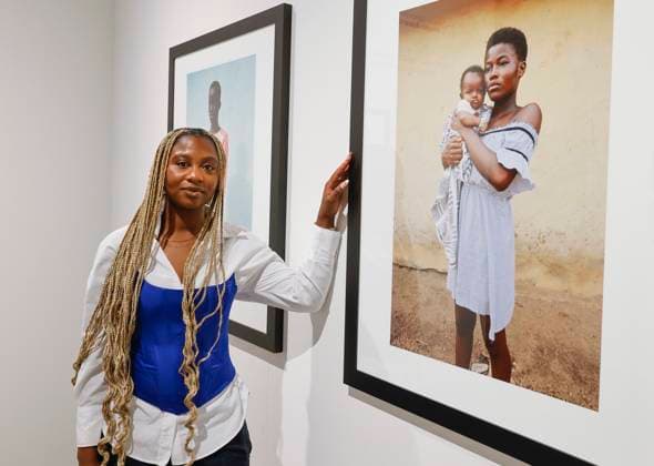 Ghanaian-German photographer Lisa Marie Asubonteng 25 was honored in Osnabrueck on 04 05 2023 for the best work by young photographers in the Felix Schoeller Photo Awards She portrayed women and girls in Ghana who have experienced sexual vio Copyright: epd-bild DetlefxHeese epd-Friedenspreis_fuer_Fotografie5-kopieren