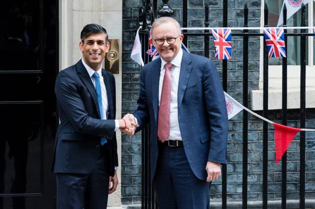 News Themen der Woche KW18 News Bilder des Tages Prime Minister Of Australia Visits Downing Street British Prime Minister Rishi Sunak greets Prime Minister of Australia, Anthony Albanese at Downing Street on May 5, 2023 in London, England. A series of foreign dignitaries are visiting Downing Street while in town for the coronation of King Charles III. London United Kingdom  Copyright: xMaciekxMusialekx originalFilename: musialek-primemin230505_npyNG.jpg