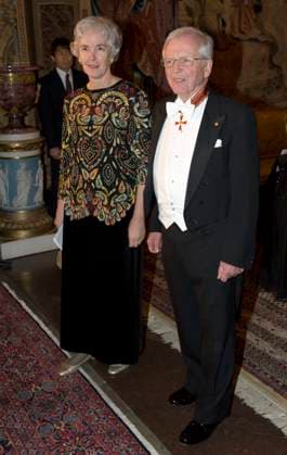 STOCKHOLM 20081211 Physiology or Medicine Nobel Prize Laureate Harald zur Hausen and his wife Ethel-Michele de Villiers arrive to the gala dinner for this years Nobel laureates at the Royal Palace in Stockholm Thursday December 11 2008. STOCKHOLM Sweden x10060x *** STOCKHOLM 20081211 Physiology or Medicine Nobel Prize Laureate Harald zur Hausen and his wife Ethel Michele de Villiers arrive to the gala dinner for this years Nobel laureates at the Royal Palace in Stockholm Thursday December 11 2008 STOCKHOLM Sweden x10060x  Copyright: xHENRIKxMONTGOMERYx xTTx NOBEL STOCKHOLMS SLOTT