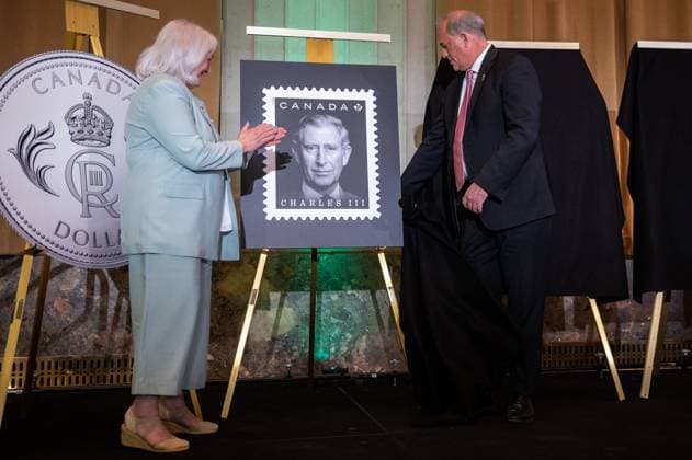 May 6, 2023, Ottawa, ON, Canada: The official stamp is unveiled by Donald Booth, right, Canadian Secretary to the King, right, and Jo-Anne Polak, Senior Vice-President, Corporate and Employee Communication at Canada Post during coronation celebrations in honour of King Charles III in Ottawa, on Saturday, May 6, 2023. Ottawa Canada - ZUMAc35_ 20230506_zaf_c35_079 Copyright: xSpencerxColbyx