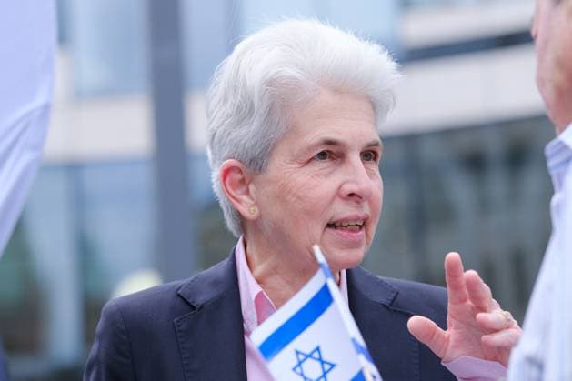 News Themen der Woche KW18 News Bilder des Tages Düsseldorf 07.05.2023 Marie-Agnes Strack-Zimmermann FDP Israel-Tag Schadowplatz Jüdische Gemeinde Düsseldorf Nordrhein-Westfalen Deutschland *** Düsseldorf 07 05 2023 Marie Agnes Strack Zimmermann FDP Israel Day Schadowplatz Jewish Community Düsseldorf North Rhine Westphalia Germany