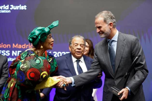 Entertainment Bilder des Tages Spanish King Felipe VI (R) greets Jean Childs Young (L) speech during the delivering act of the World Peace & Liberty Award to US activist Andrew Young (C) during an act held in Madrid, Spain on 08 May 2023. World Peace & Liberty Award to US activist Andrew Young !ACHTUNG: NUR REDAKTIONELLE NUTZUNG!  Copyright: xJavierxLizonx GRAF5625 20230508-35d6ec2d40d5c8f85af0d63cc64c1336615d9949