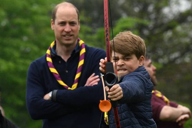 Bilder des Jahres 2023, Entertainment 05 Mai Entertainment Themen der Woche KW19 Entertainment Bilder des Tages . 08 05 2023. Slough, United Kingdom. Prince William and Kate Middleton, with their children Prince George, Princess Charlotte and Prince Louis ,at a Coronation ÔBig Help OutÕ event with local scouts in Slough,United Kingdom.  xPoolx xi-Imagesx IIM-24360-0084