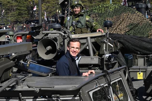STOCKHOLM 20230508 Statsminister Ulf Kristersson (M) i samband med militärövningen Aurora 23 där svenska amfibiesoldater övar anfall med Royal Marines pa Korsö i Stockholms skärgard under mandagen. Stockholm Sverige x10080x *** STOCKHOLM 20230508 Prime Minister Ulf Kristersson M in connection with the military exercise Aurora 23 where Swedish amphibious soldiers practice attacks with Royal Marines on Korsö in the Stockholm archipelago on Monday Stockholm Sweden x10080x  Copyright: xFredrikxSandberg TTx AURORA 23 KORSÖ TTABB0000000000184592