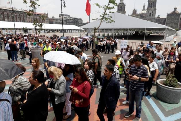 May 8, 2023, Mexico City, Mexico: The Mexico City government reported that human error activated the seismic alert in some parts of the city and caused evictions. In the picture, people evicted at the Zocalo in Mexico City. on May 8, 2023 in Mexico City, Mexico Mexico City Mexico - ZUMAe321 20230508_zia_e321_055 Copyright: xLuisxBarronx