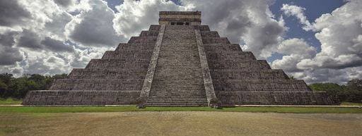 Banner of Chichen itza pyramid in Mexico, banner image with copy space *** Spruchband des Chichen itza Pyramide ÊIn Mexico, Spruchband Abbild mit Kopie Weltraum 4150173