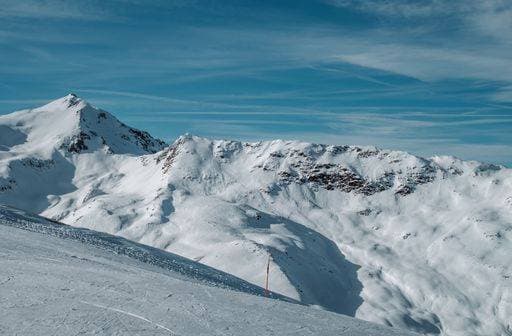 RECORD DATE NOT STATED The view of the ski slopes with the Italian Alps in the background. *** der Ansicht des der Schi Pisten mit der italienisch Alpen ÊIn der Hintergrund 4270220